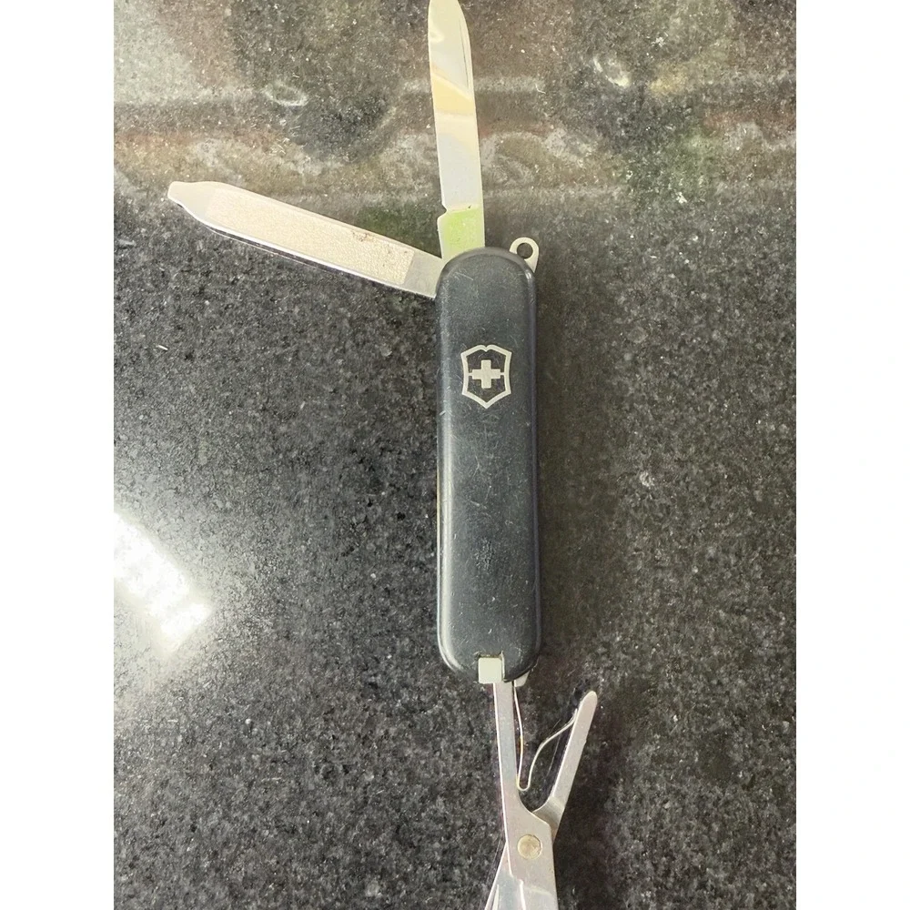 Victorinox Swiss Army 58mm Classic SD Black Pocket Knife